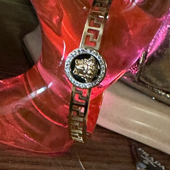 Medusa Greek key opening cuff bracelet - Picture 6 of 6